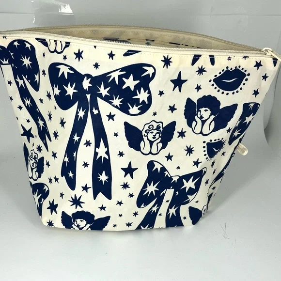 Baggu Spring 2024 Cream & Navy Cherub Bow Pattern Large Go Pouch NWOT - Picture 2 of 8